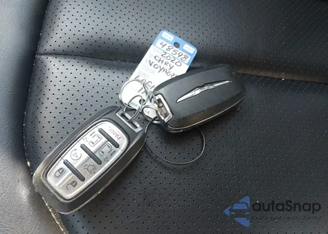 2020 Chrysler Voyager Lxi z USA, uszkodzony, nr VIN 2C4RC1DG5LR157156